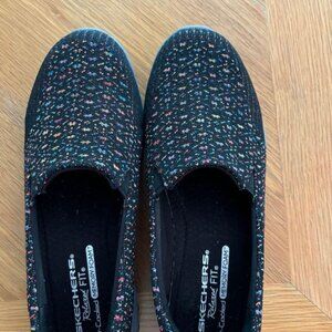 NWOT Skechers Women's Reggae Shoes 9.5